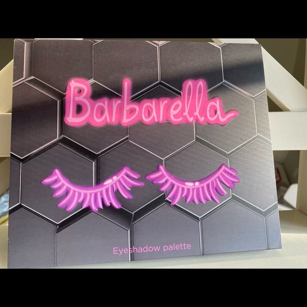 BEE-BEAUTY LONDON Barbarella Eyeshadow Palette New Unopened